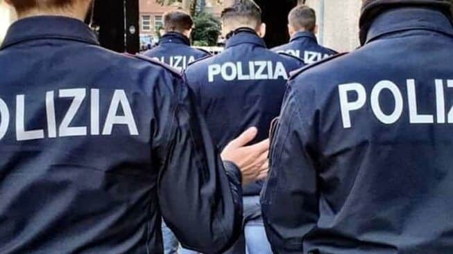 Sindacati di polizia attaccano il Pd dopo i nuovi assalti No Tav, denunciando isolamento operativo e scelte politiche considerate ambigue sulla sicurezza.