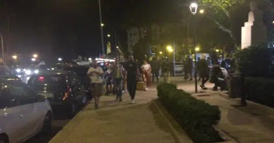 A Bari il Coronavirus non spaventa la movida, pienone sul lungomare e nel cuore del murattiano, tanti assembramenti e molti senza mascherine
