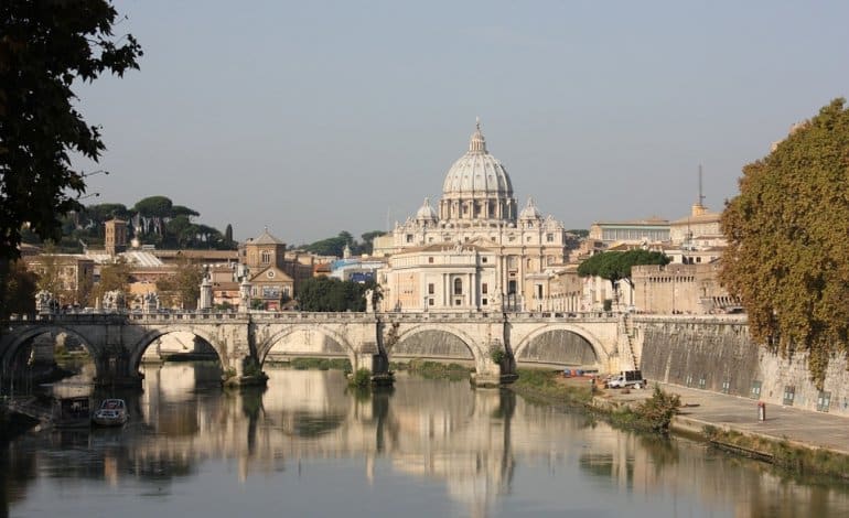 Tragedia a Roma, aereo da turismo finisce nel Tevere dopo aver lanciato l’SOS