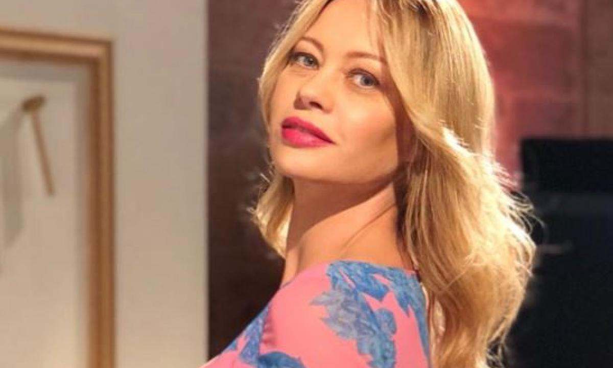 Anna Falchi torna in tv come conduttrice, Beppe Convertini co-conduttore ammette: “Mi piace da sempre…”