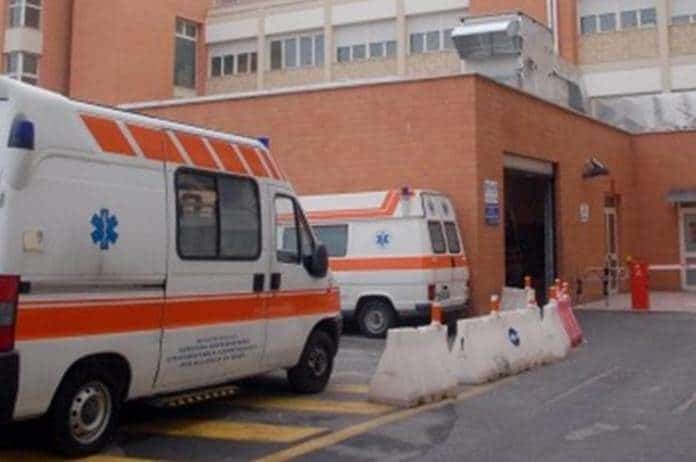 Bari, cade nel vuoto da terzo piano di un palazzo di via Capruzzi, uomo in condizioni disperare