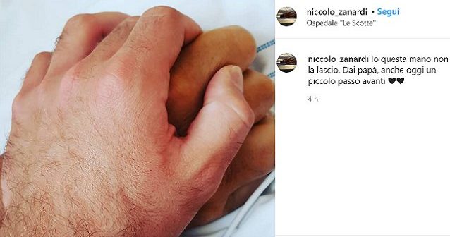“Io questa mano non la lascio”, ecco la foto di Nicolò Zanardi mentre stringe la mano di Alex, la commozione del web