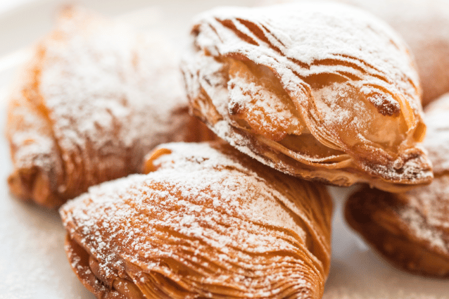 Vanno al bar, ordinano una sfogliatella e chiedono di dividerla in due, per questo servizio sullo scontrino 50 centesimi in più