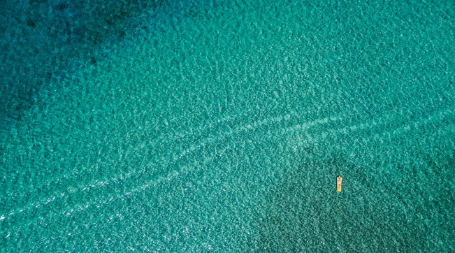 Ugento, due giovani turisti si addormentato sul materassino a pochi metri dalla riva e si risvegliano a quasi due chilometri dalla spiaggia