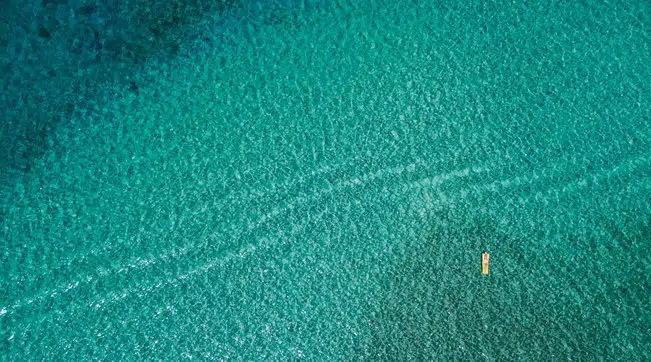 Ugento, due giovani turisti si addormentato sul materassino a pochi metri dalla riva e si risvegliano a quasi due chilometri dalla spiaggia