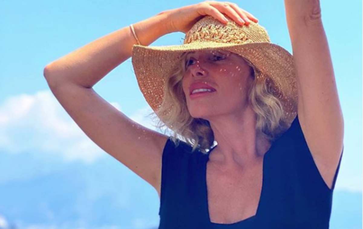 Alessia Marcuzzi posta una foto e dice cosa pensa il marito di lei, il web esplode con i like