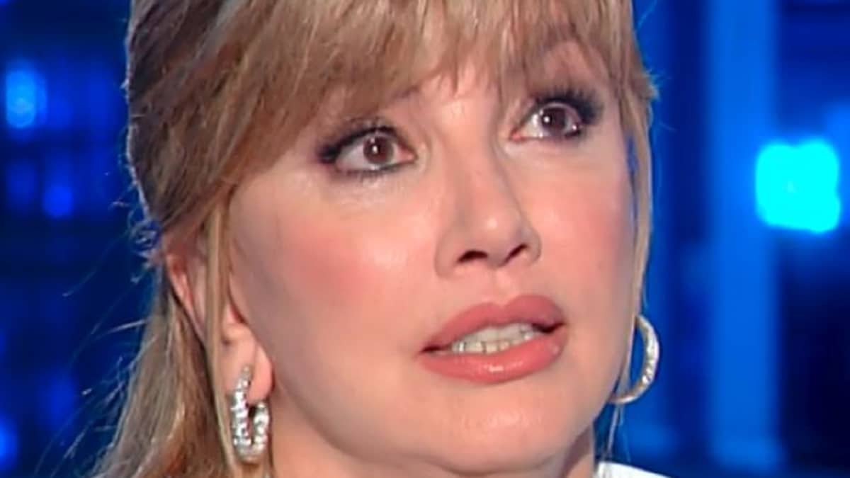 Ballando con le Stelle, uno dei concorrenti vip dice: “Ho deciso che non dirò nulla”