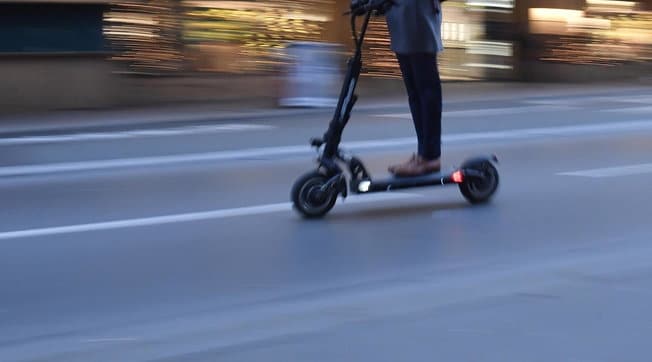 Autostrada A14, 20enne percorre 10 chilometri con monopattino, doveva presentarsi a un colloquio di lavoro