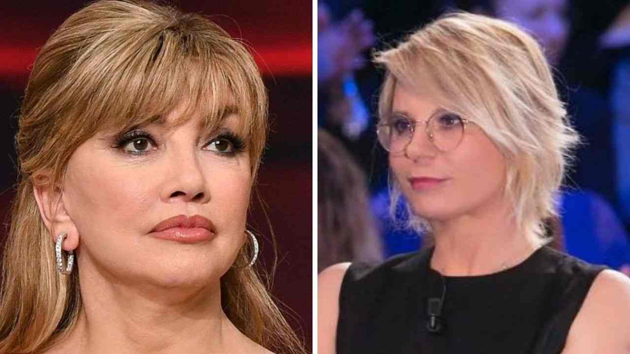 Maria De Filippi invita un corteggiatore di “Uomini e donne” ad andare a “Ballando con le stelle” mentre la Carlucci dice “E’ ridicolo …”