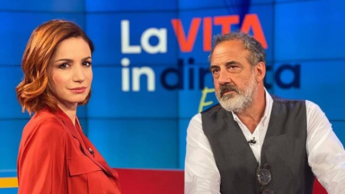 “Vita in diretta estate”, Andrea Delogu si sente poco bene e Marcello Masi le va in soccorso