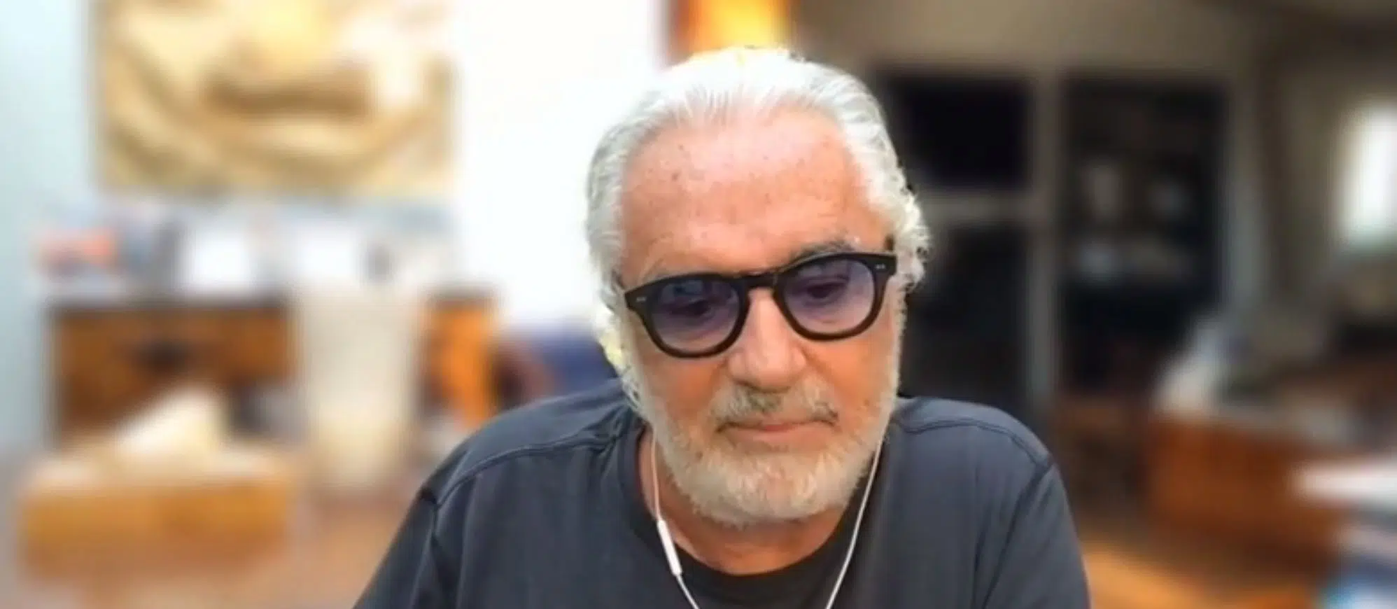 Flavio Briatore fa un commento sui social e il mondo del web gli si rivolta contro