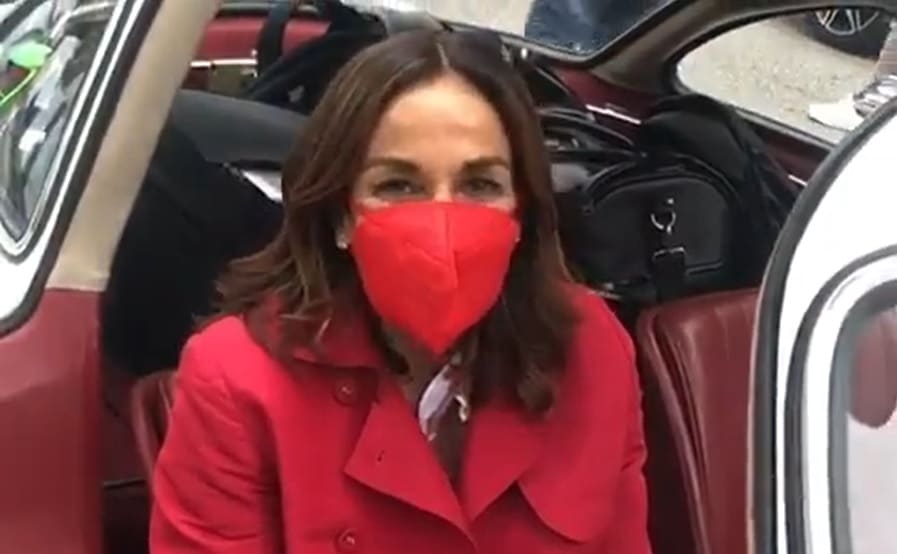 Cristina Parodi pubblica una foto sui social e il web la massacra