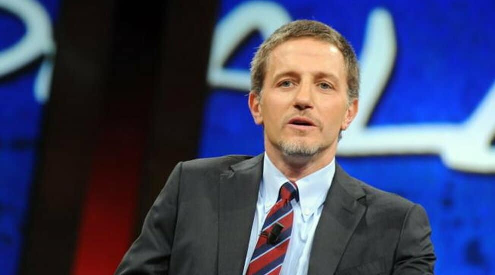 Il caso scoppiato dopo il contatto tra l’ex premier e la giornalista di Quarta Repubblica si riaccende con le nuove immagini mostrate da La7.