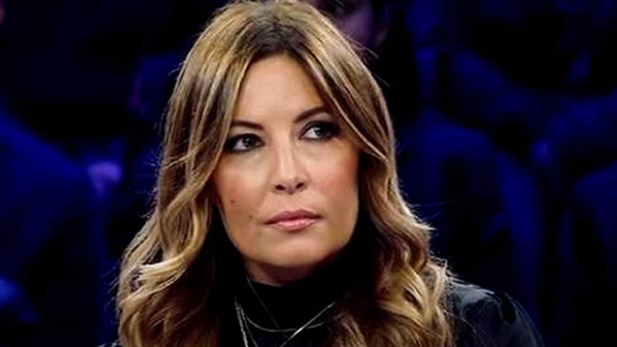 Selvaggia Lucarelli sconvolta racconta cosa le è accaduto, cosa le hanno fatto in stazione è terribile