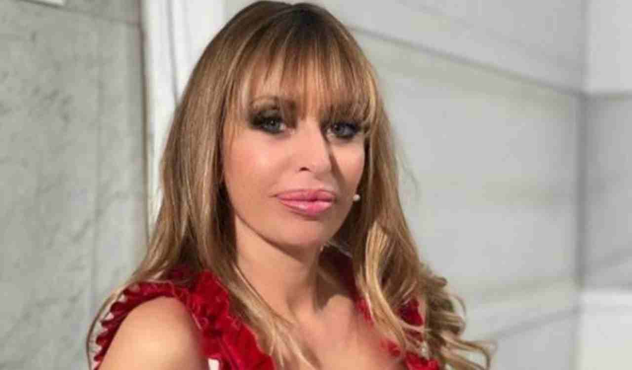 Ballando con le Stelle, Alessandra Mussolini cade durante le prove e sbatte la faccia a terra, forte emorragia al naso, e lei “basta, non voglio più ballare, vado via”