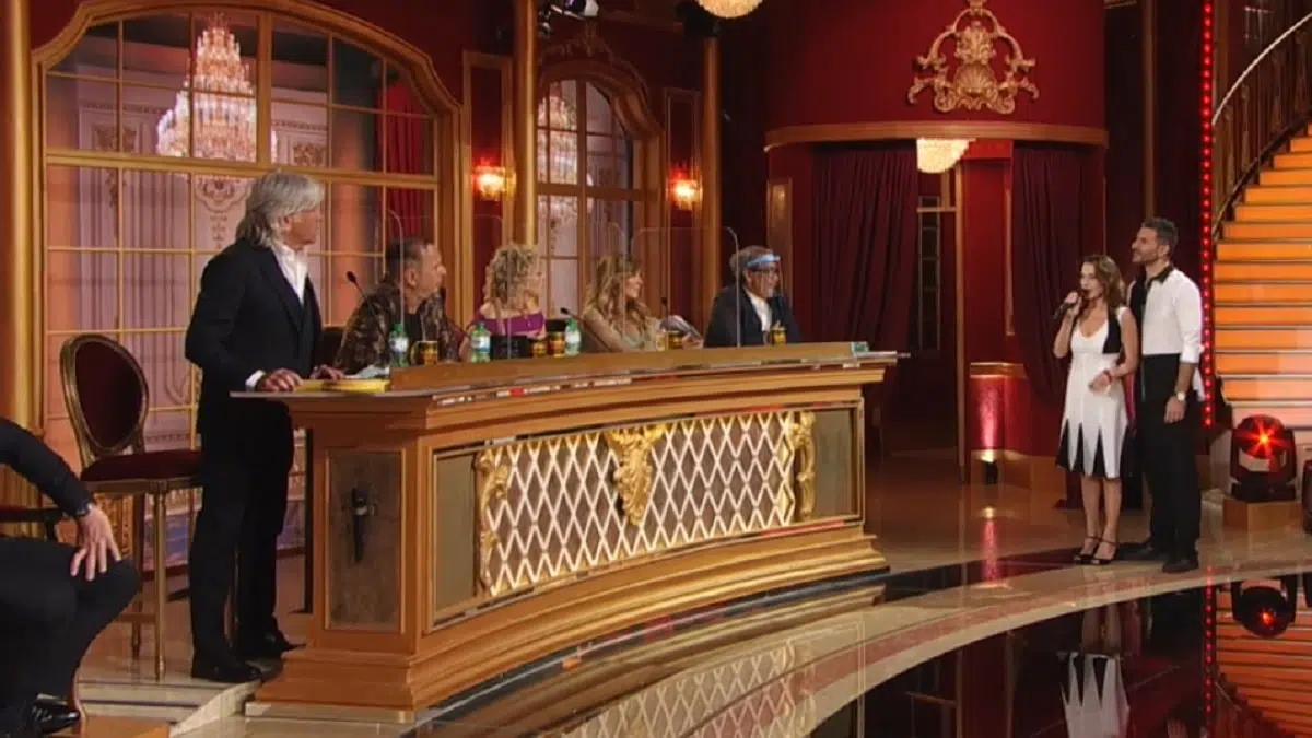 Ballando con le stelle, Ivan Zazzaroni non si siede mai, quale è il motivo