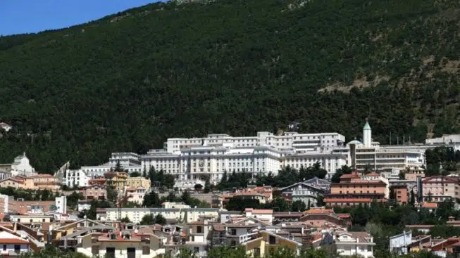 Emergenza COVID-19, dopo pellegrinaggio a San Giovanni Rotondo muore un 71 enne, 22 i contagiati, tra loro bambini e insegnanti