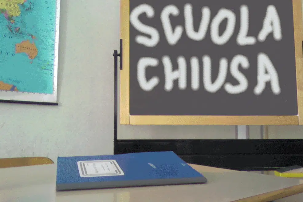 Gravina, il Sindaco chiude tutte le scuole, sono quattro alunni positivi, l’Asl non è riuscita a tracciare i contatti in tempo
