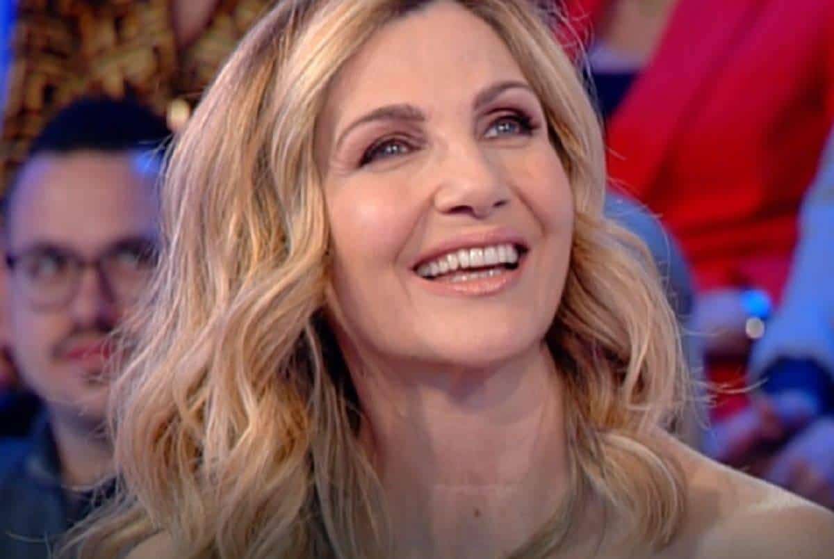 Lorella Cuccarini, dopo la delusione con la Rai dice “Il passato me lo sono buttato dietro le spalle” ma poi aggiunge una frase …