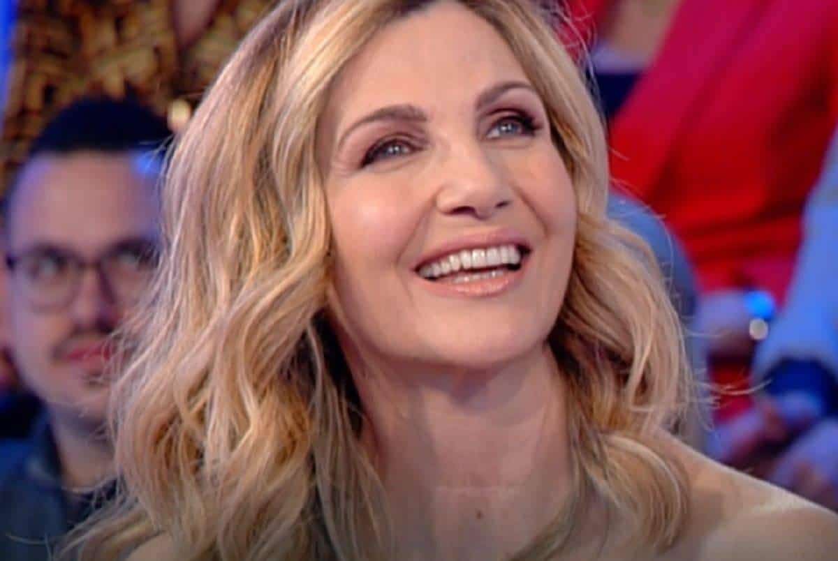 Lorella Cuccarini, dopo la delusione con la Rai dice “Il passato me lo sono buttato dietro le spalle” ma poi aggiunge una frase …