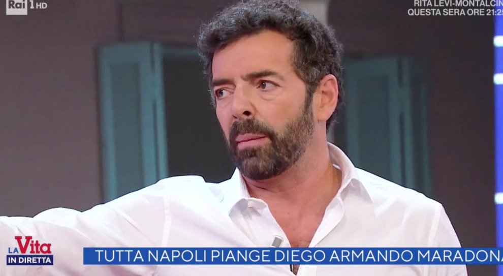 Vita in diretta Alberto Matano fuori di sé, all’inviata Antonella Delprino dice: «Questo non deve più succedere…» e chiude bruscamente il collegamento, cala il gelo in studio