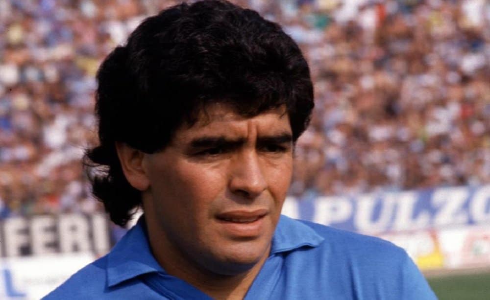 Il Pibe de Oro ora gioca tra gli angeli, Diego Armando Maradona è morto a 60 anni