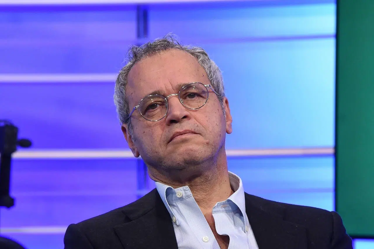 “L’Aria della domenica”, Myrta Merlino ad Enrico Mentana “L’ho fatto uscire anche di domenica”, e lui gelido “Mica sono un cane”, grande imbarazzo in studio