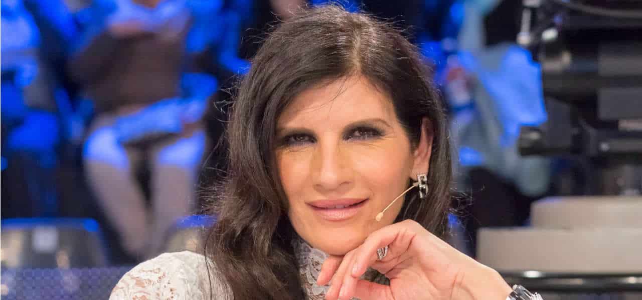 Pamela Prati duro attacco a Detto fatto e a Jonathan che fuori di sè risponde “Sei tu che …