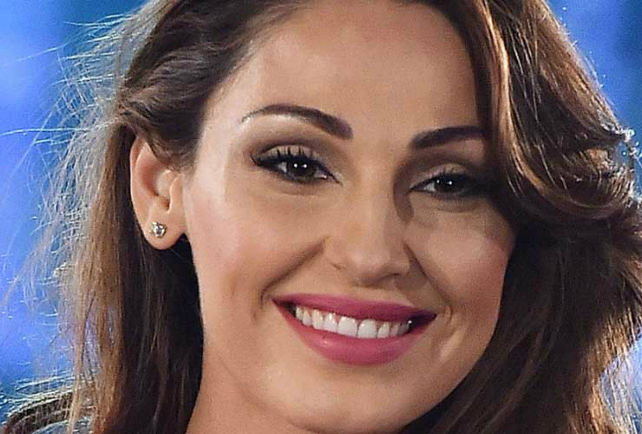 Anna Tatangelo fuori di sè a All Togheter Now: «Stateci, avete sbagliato…», lo studio si rivolta, Michelle Hunziker costretta ad intervenire