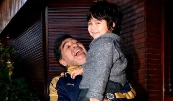 Maradona, l’ultimo suo straziante messaggio prima di chiudere per sempre gli occhi è una dichiarazione di eterno amore per il figlio Dieguito