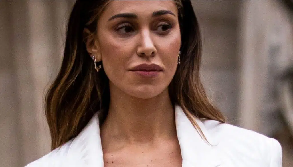 Belen Rodriguez, prima litiga in pubblico con il fidanzato Antonino Spinalbese e poi chiama i carabinieri