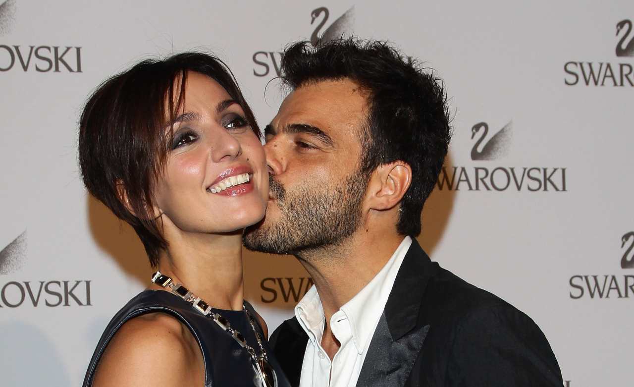 Ambra Angiolini a Francesco Renga: “Meglio se cambi argomento” e il web “quanto sei acida”