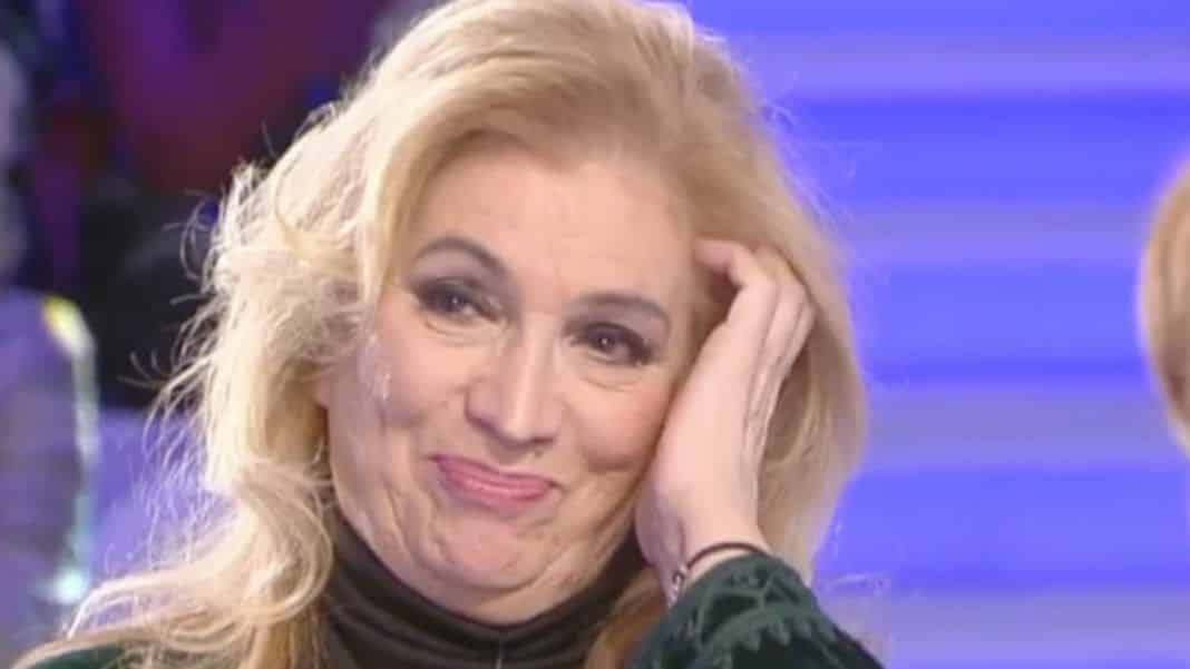 Verissimo, Iva Zanicchi: “Ero una sporcacciona … quando lui …”, Silvia Toffanin in imbarazzo rimane senza parole