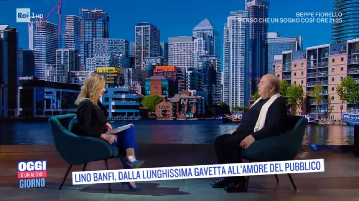 Oggi è un altro giorno, Lino Banfi fa un racconto che mette in grande difficoltà Serena Bortone che non sa come fare a rimediare, cala il gelo in studio