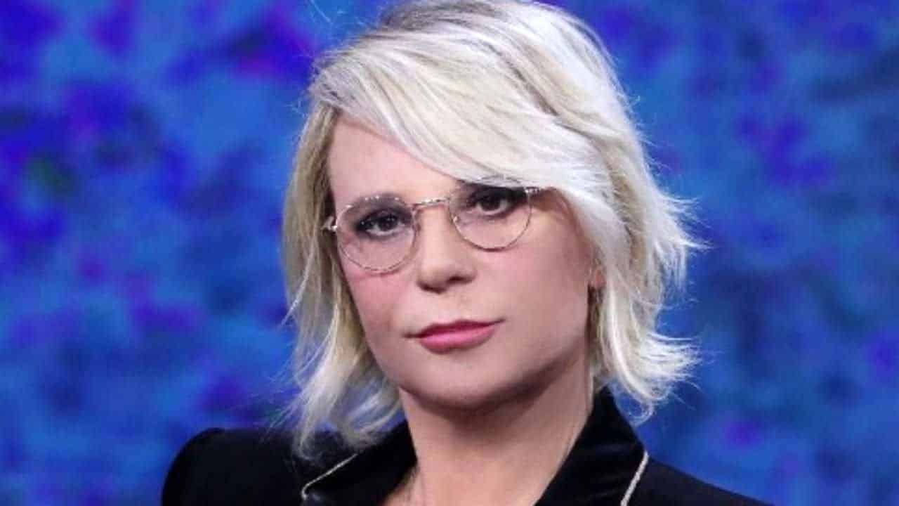 Uomini e Donne, Ida Platano si scontra con Riccardo e sta male, Maria De Filippi durissima: “Si sta sentendo male …”, paura in studio