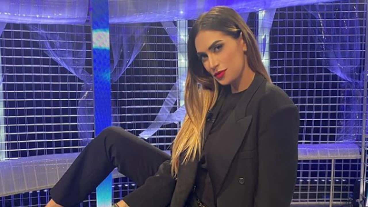 Verissimo, Melissa Satta in difficoltà per le domande di Silvia Toffanin, poi la gela