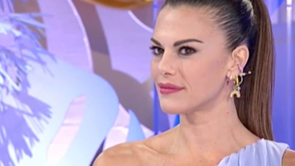 Detto Fatto, Bianca Guaccero prima dice: “Siamo tutti un po’ così” e poi, molto a disagio, lascia lo studio