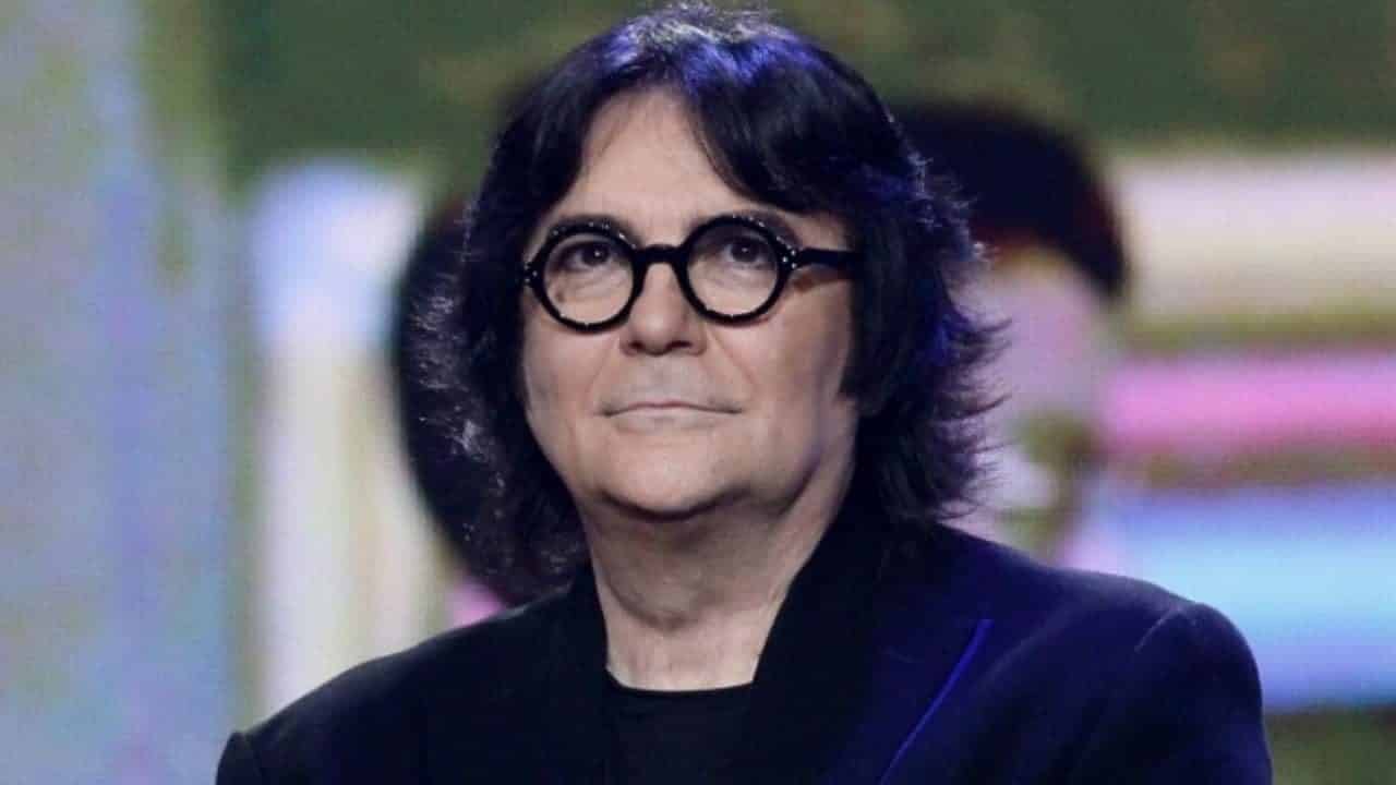 Renato Zero, durante il concerto accade qualcosa che lo fa  commuovere fino alle lacrime