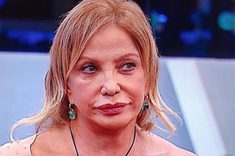 Simona Izzo, gesto che spiazza, blocca la sua macchina in mezzo al Grande Raccordo Anulare, scende e dice: “Sono …”, il web impazzisce