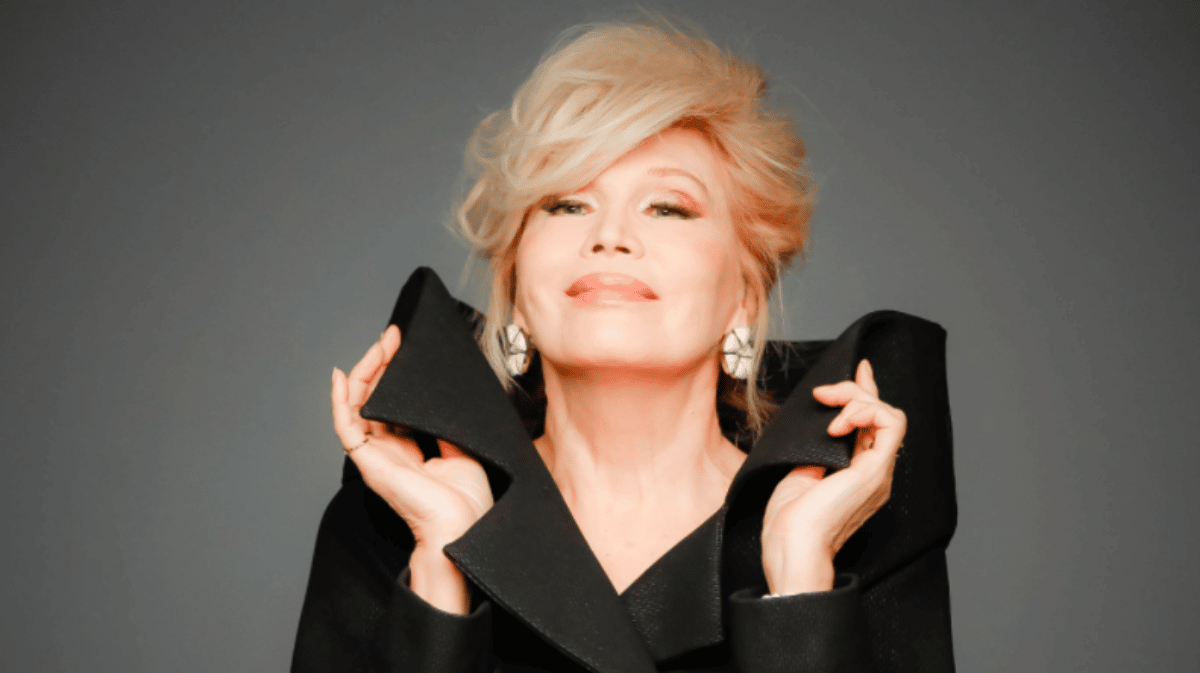 Amanda Lear lancia una bomba su Sanremo “Dovevo duettare con i Maneskin ma poi …”