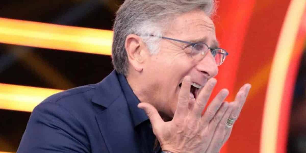 Bonolis, duro attacco e parole di fuoco contro di lui: “Non fa ridere e … ”