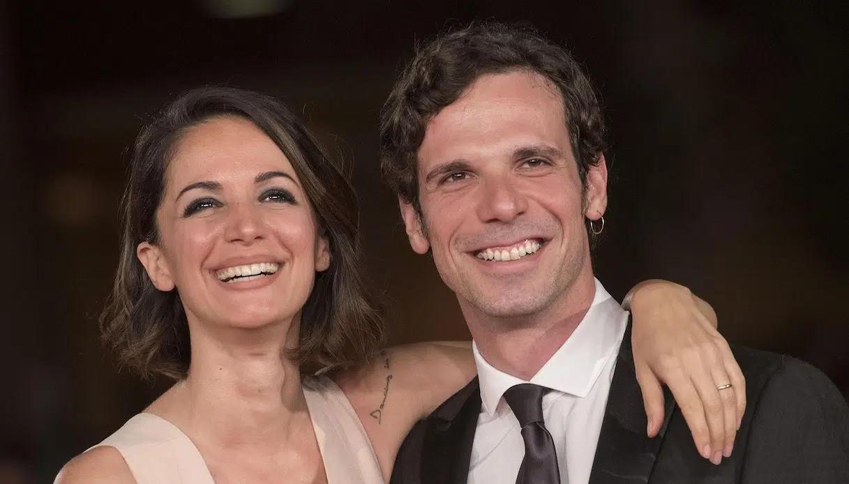 Andrea Delogu, il marito Francesco Montanari posta una foto sul web e scrive “Io …, il web si infiamma