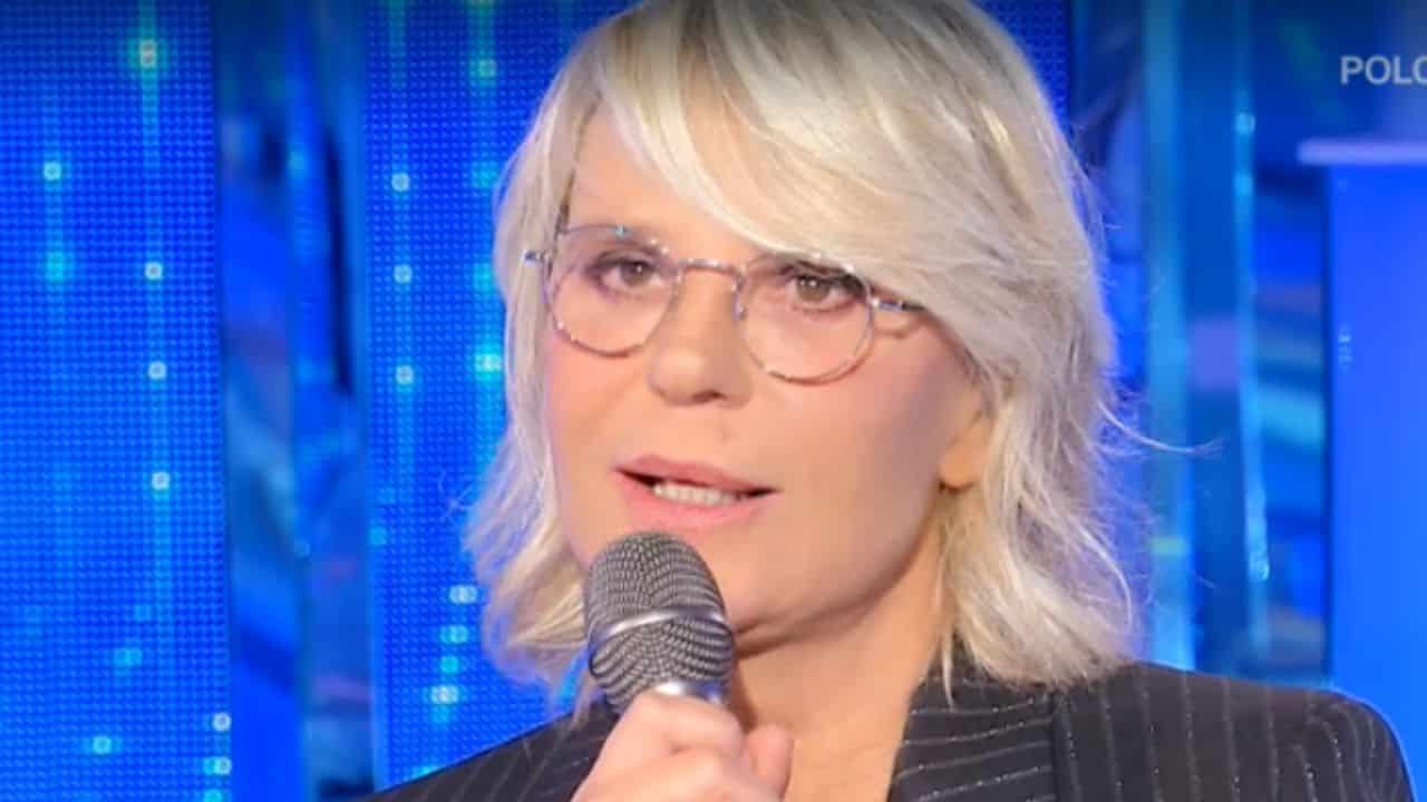 Amici, Maria De Filippi in puntata mai vista così: “Uno sbarrella a fare questo lavoro”