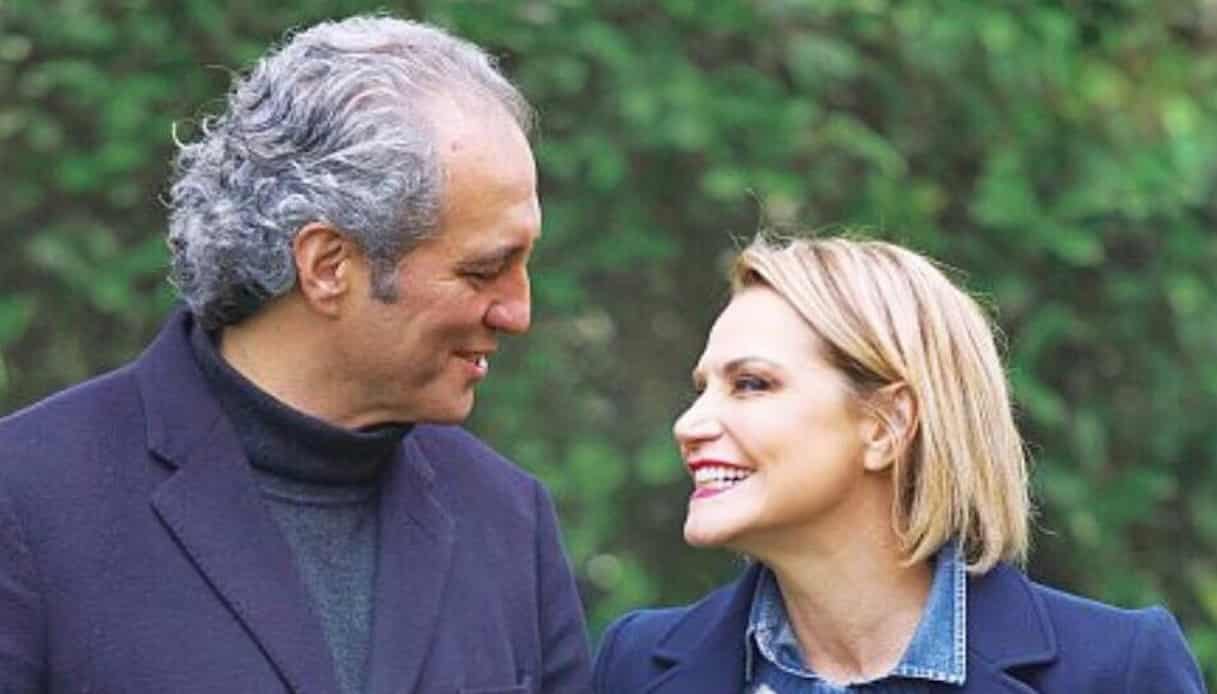 Simona Ventura e Giovanni Terzi presto sposi, lei: “Al nostro matrimonio 1000 invitati”