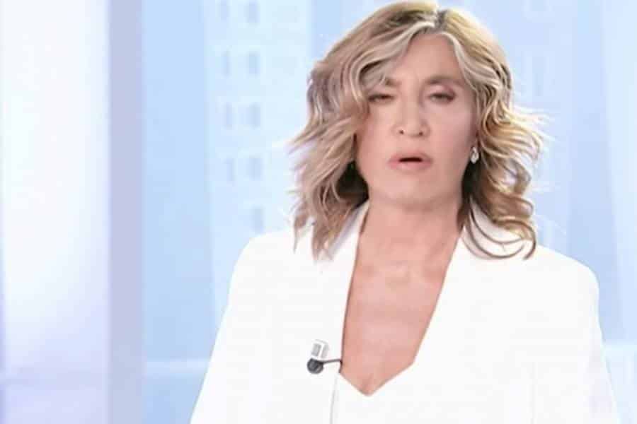 Myrta Merlino, brutalizza Beppe Grillo dopo il video sul figlio “Te lo dico da mamma …”