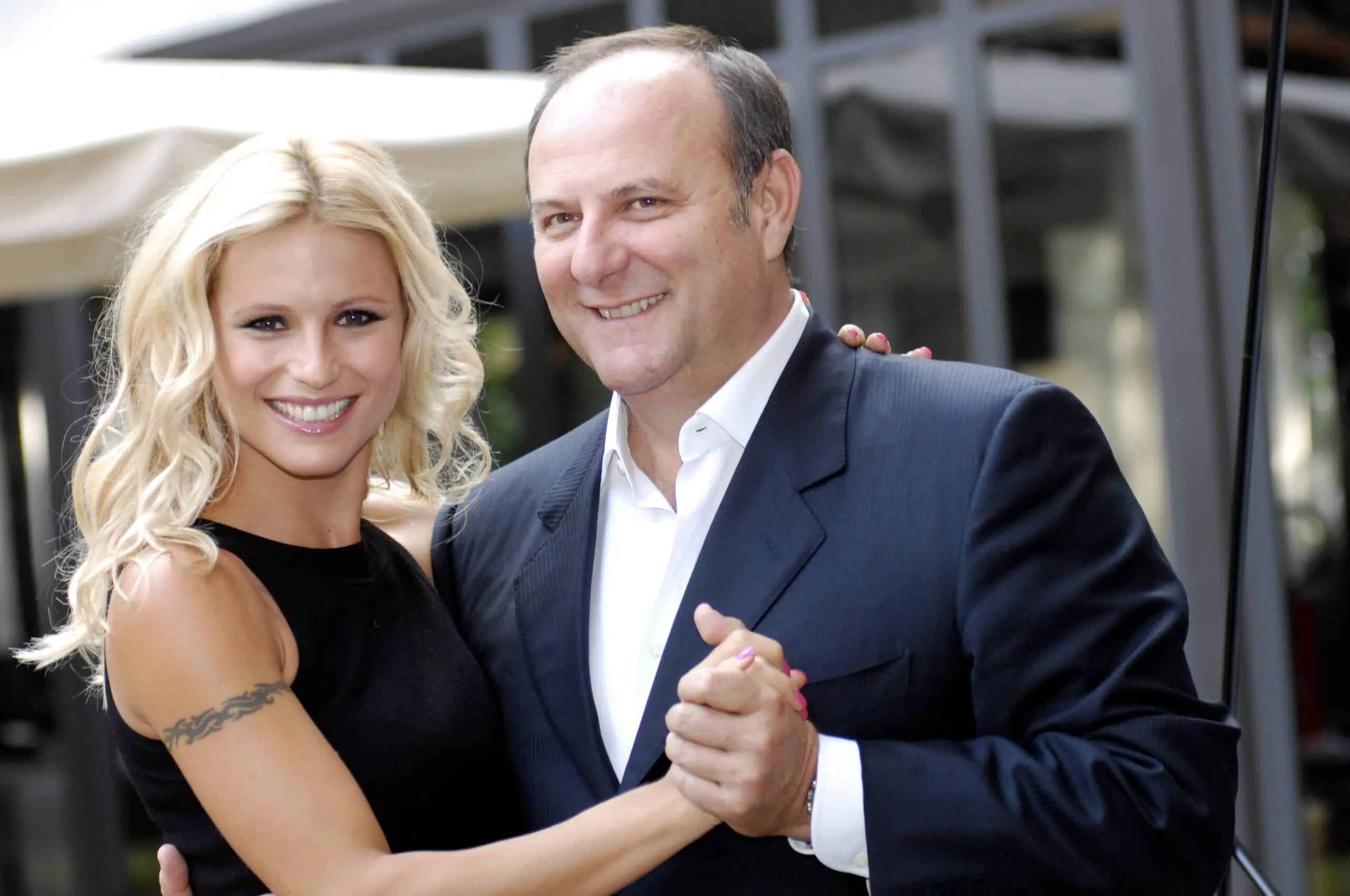 Gerry Scotti e Michelle Hunziker nella bufera, scherzano sui cinesi, scoppia il caos sul web