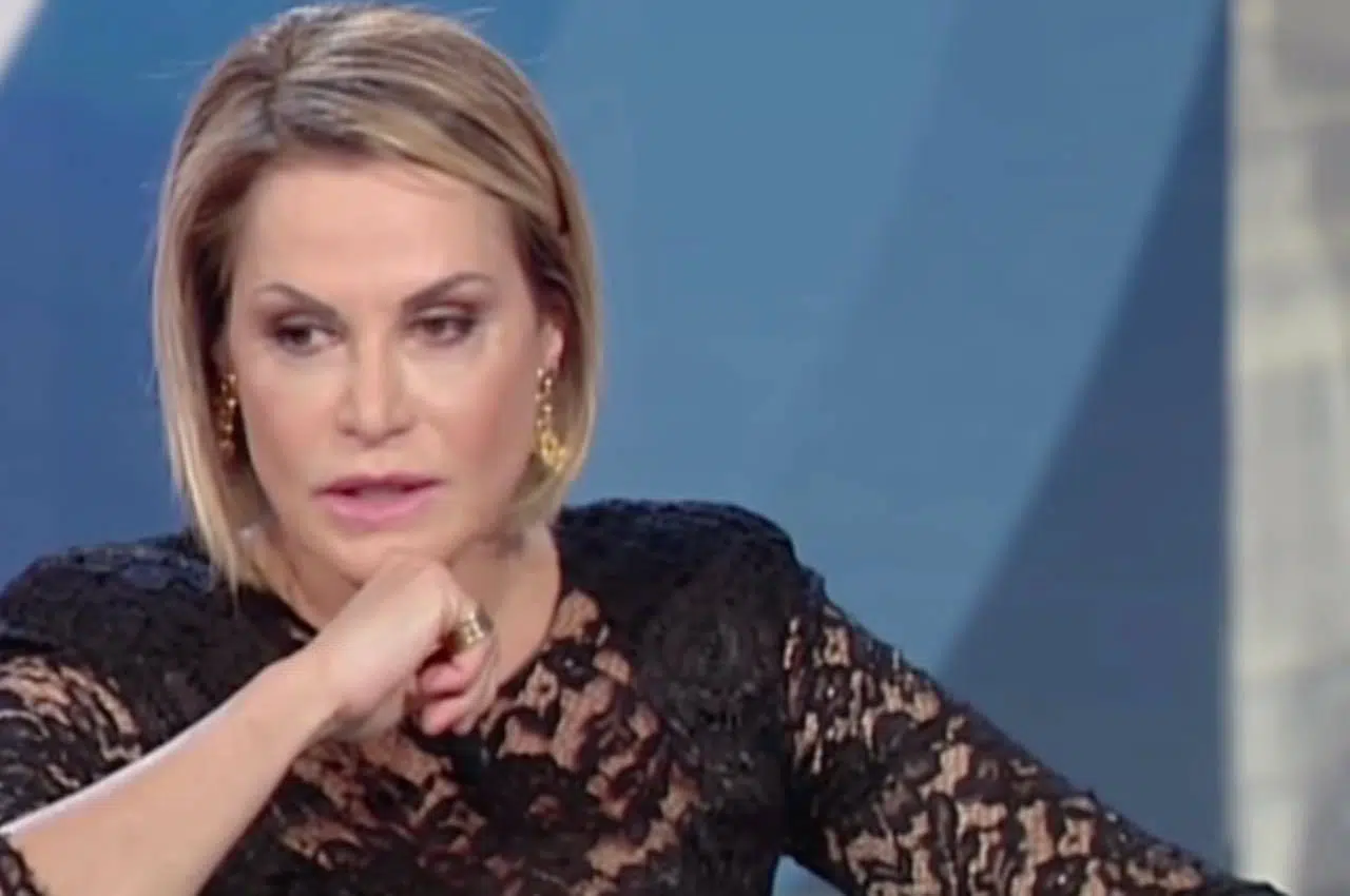 “Oggi è un altro giorno”, Simona Ventura, a proposito dell’ex Bettarini dice “Quando penso a lui …”