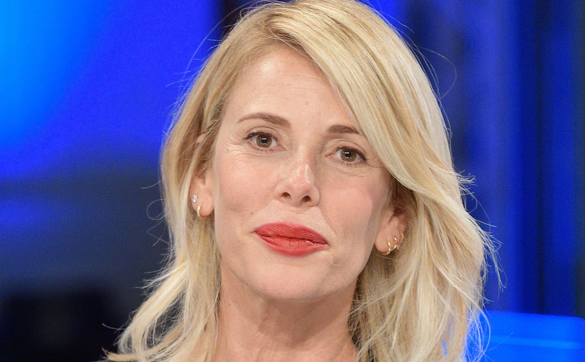 Alessia Marcuzzi prima mette un like ad un commento contro Francesca Fagnani e poi spiega perché lo ha fatto: “Scusatemi”