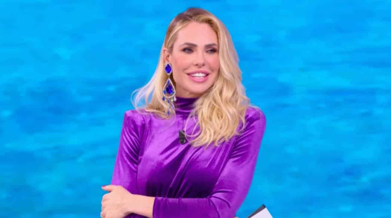 Isola dei Famosi, naufraga interviene e Ilary Blasi fuori di sé cambia subito argomento, bomba di Dagospia “Ilary Blasi ha pensato che … “