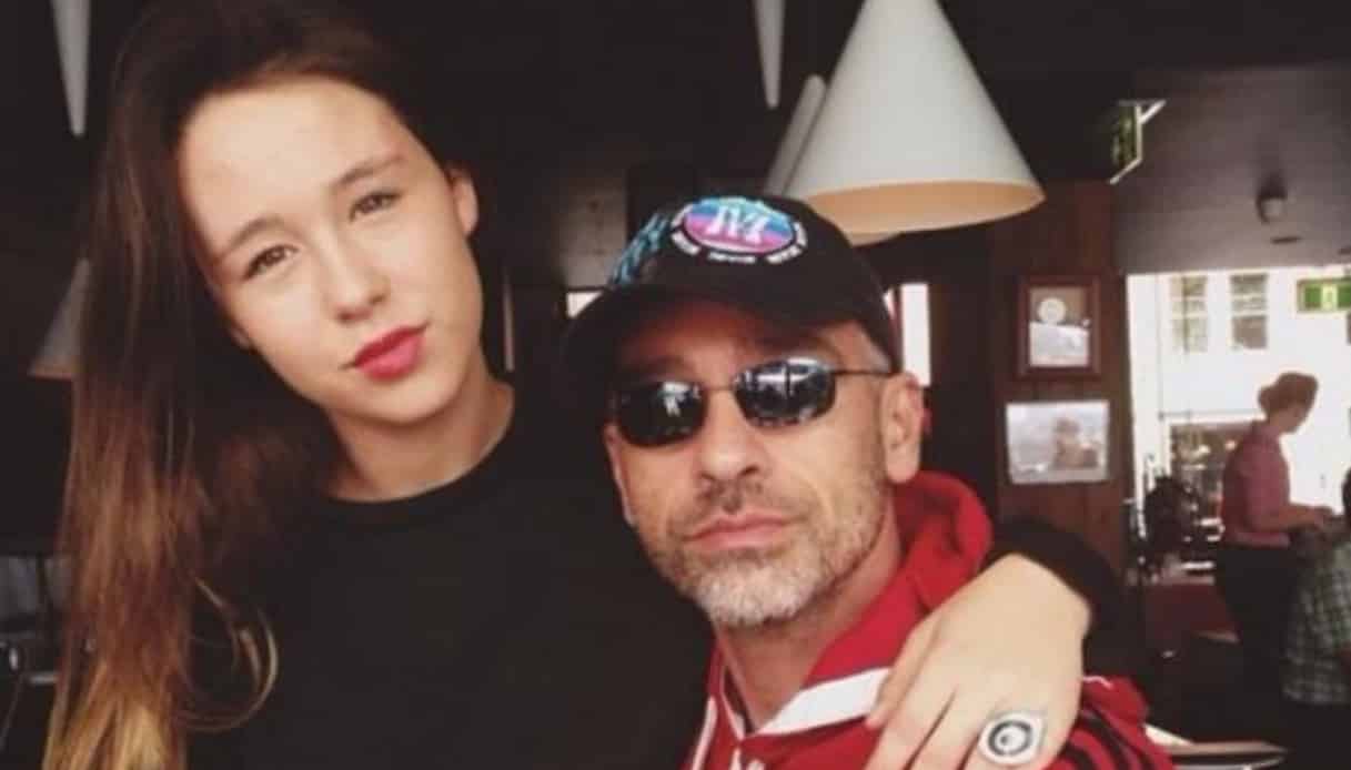 Eros Ramazzotti fa un’incredibile gaffe sull’età della figlia e lei risponde a tono